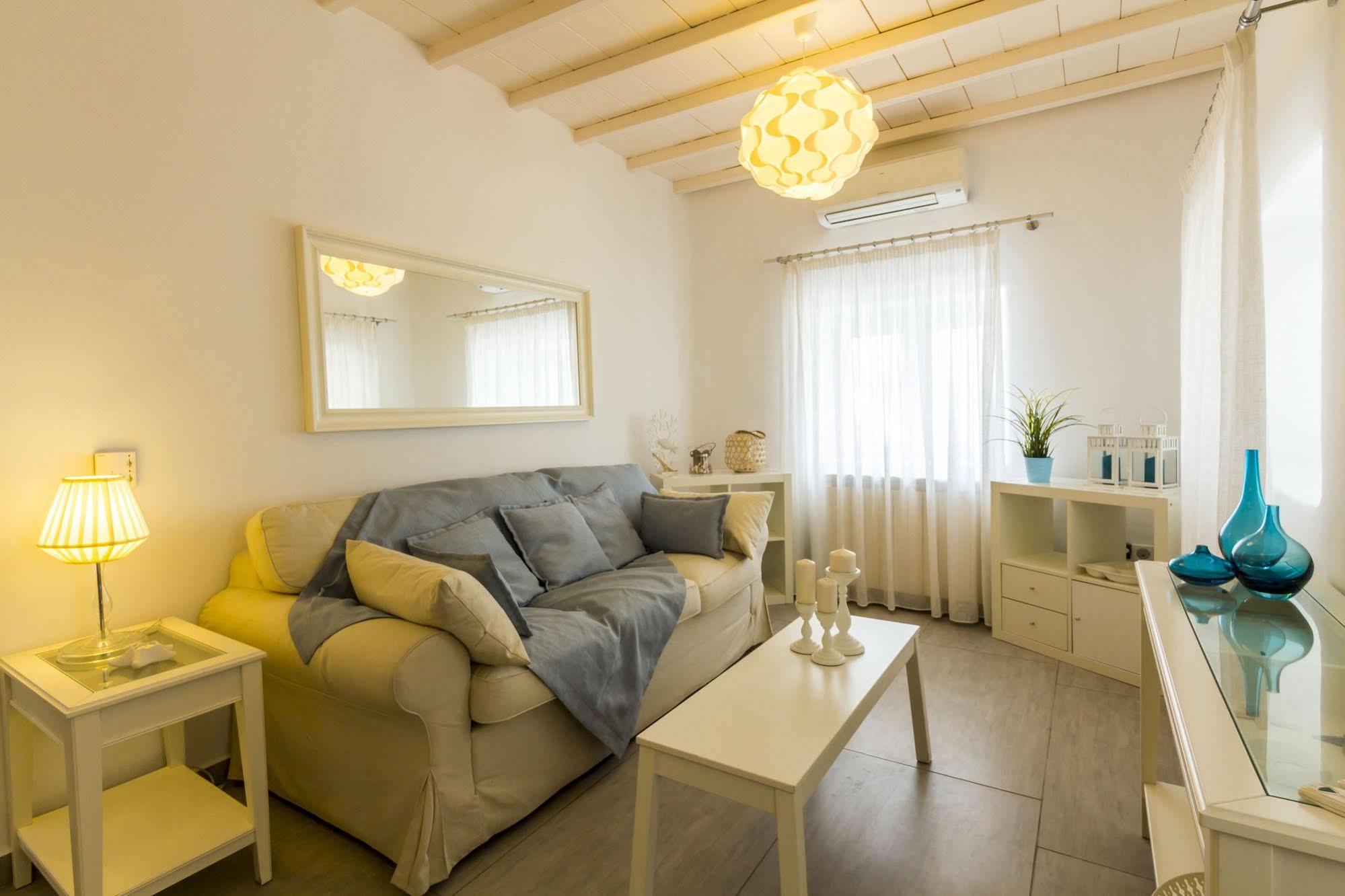 Lavish Suites Agios Ioannis Diakoftis Bagian luar foto